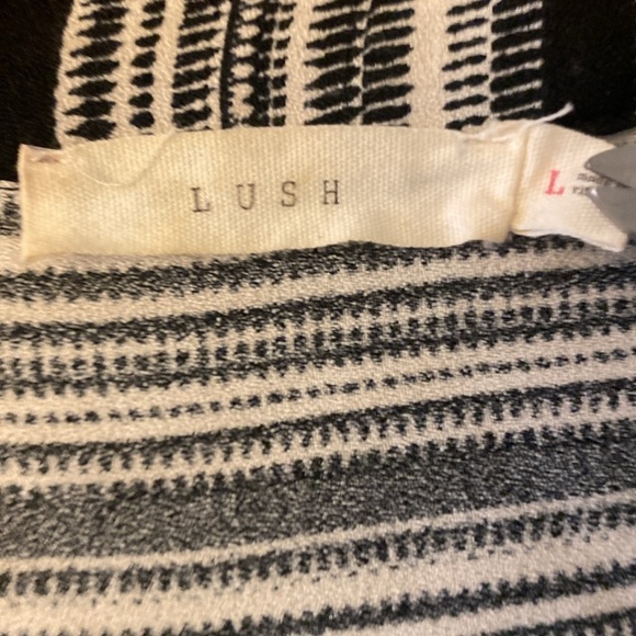 Lush Large V Neck Tunic Dress Pockets - Picture 3 of 7